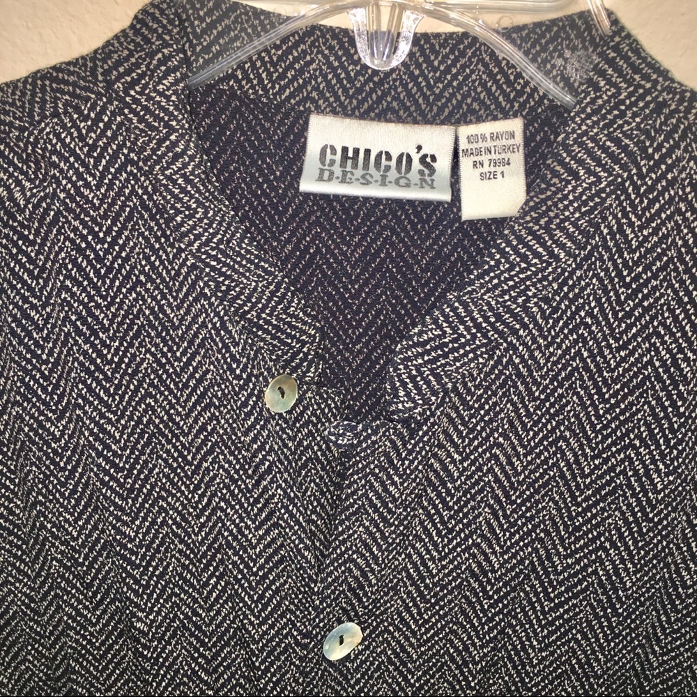 CHICO’S DESIGN Sleeveless Button Up Top - Picture 3 of 7